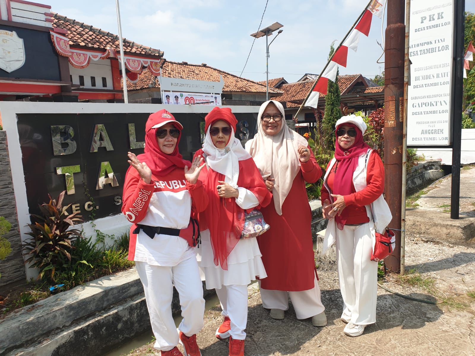 Penting Dukung Ketahanan Pangan, Tim Penggerak PKK Desa Tambi Lor Indramayu, Tanam Melon Premium